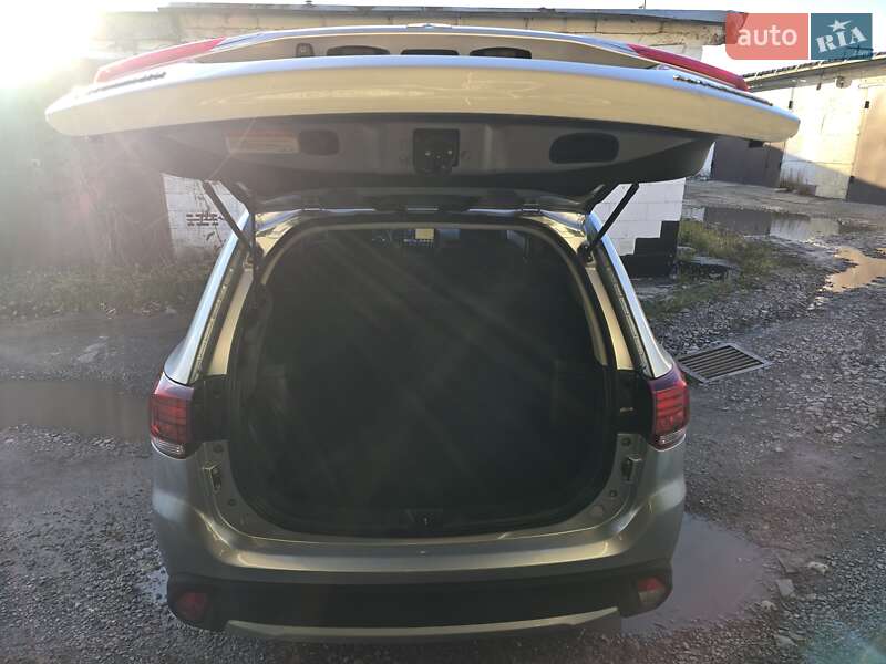 Внедорожник / Кроссовер Mitsubishi Outlander 2015 в Харькове фото 5 Внедорожник / Кроссовер Mitsubishi Outlander 2015 в Харькове