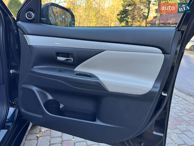 Внедорожник / Кроссовер Mitsubishi Outlander 2014 в Дрогобыче