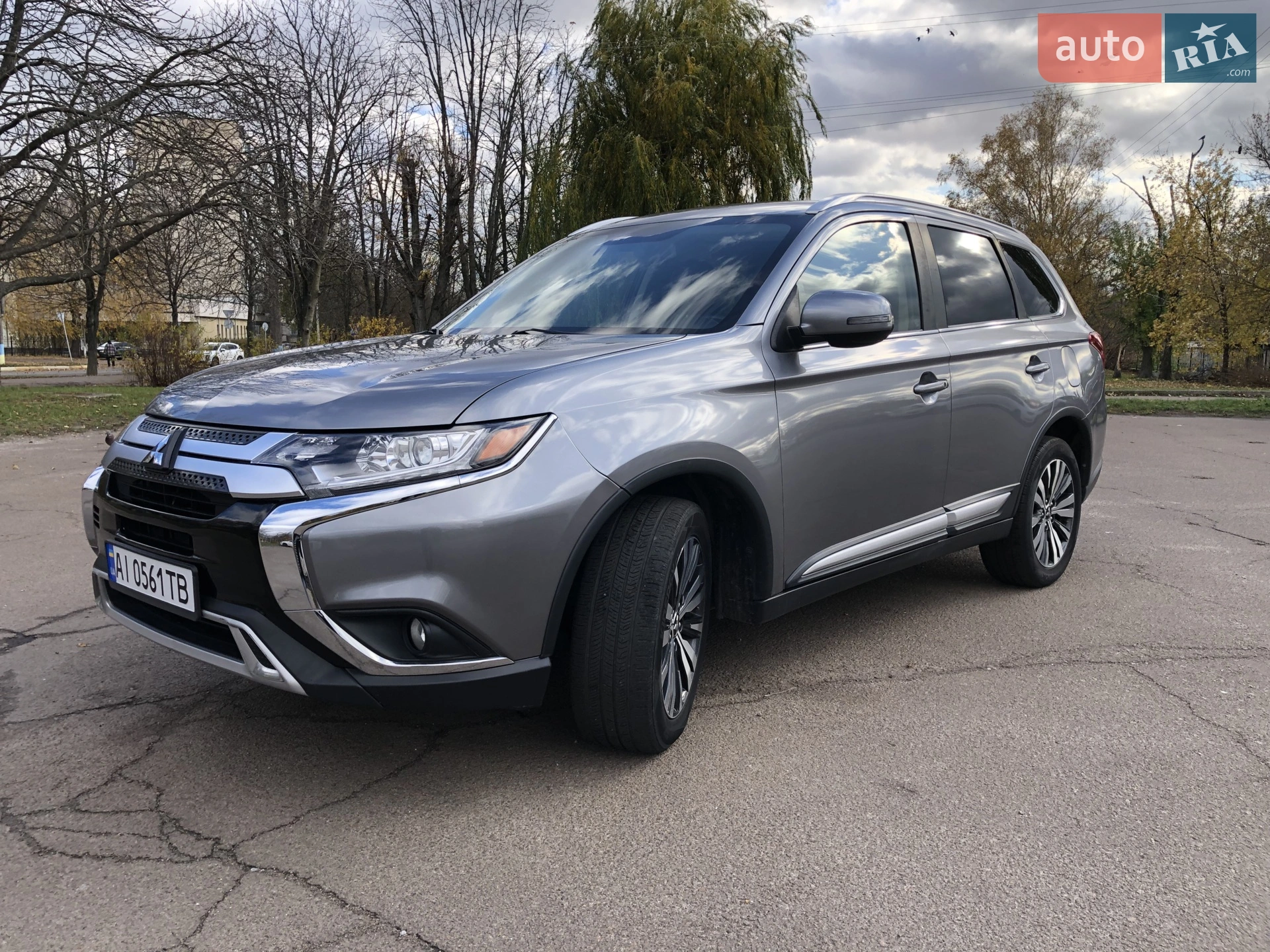 2019 Mitsubishi Outlander - фото 1