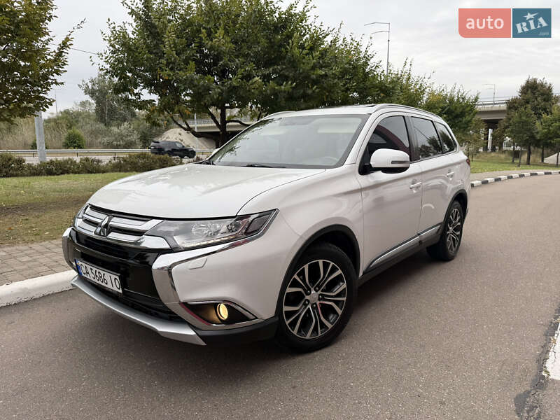 Внедорожник / Кроссовер Mitsubishi Outlander 2015 в Киеве