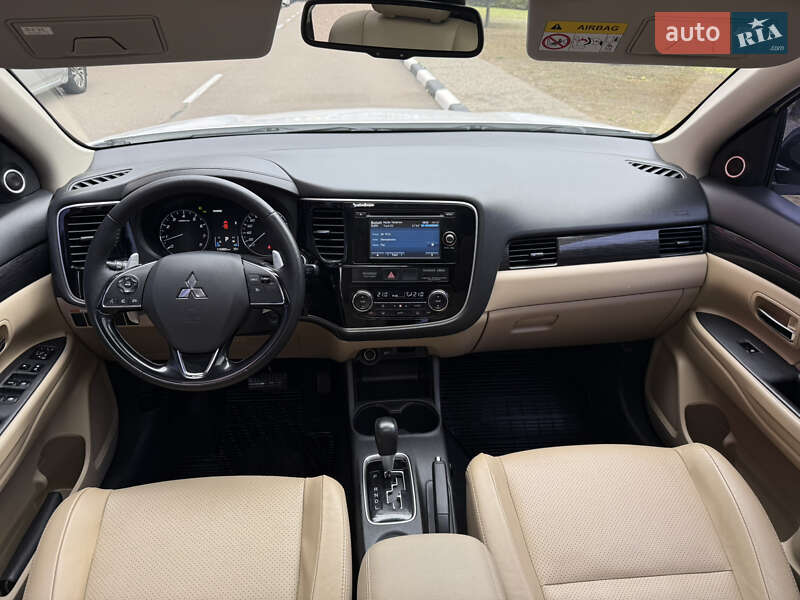 Внедорожник / Кроссовер Mitsubishi Outlander 2015 в Киеве