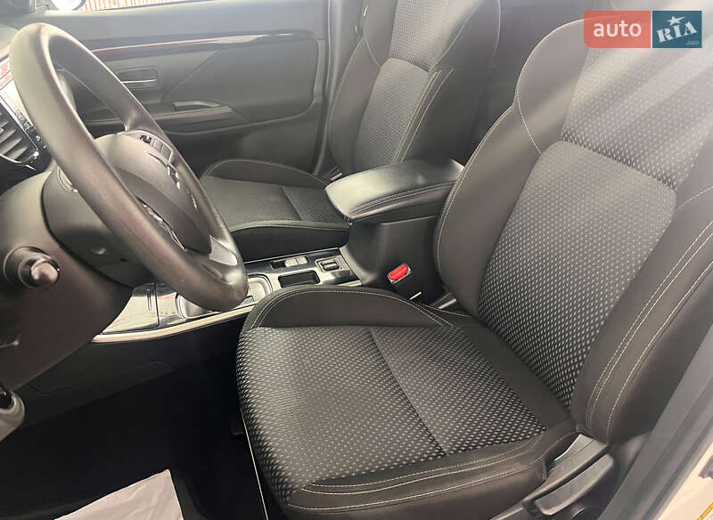 Позашляховик / Кросовер Mitsubishi Outlander 2020 в Львові