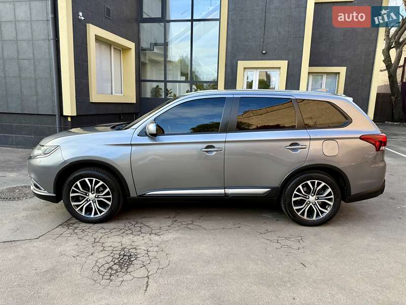 Внедорожник / Кроссовер Mitsubishi Outlander 2020 в Киеве