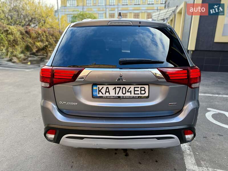 Внедорожник / Кроссовер Mitsubishi Outlander 2020 в Киеве
