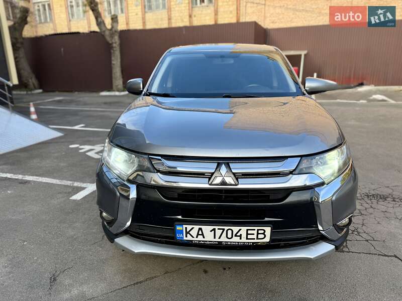 Внедорожник / Кроссовер Mitsubishi Outlander 2020 в Киеве