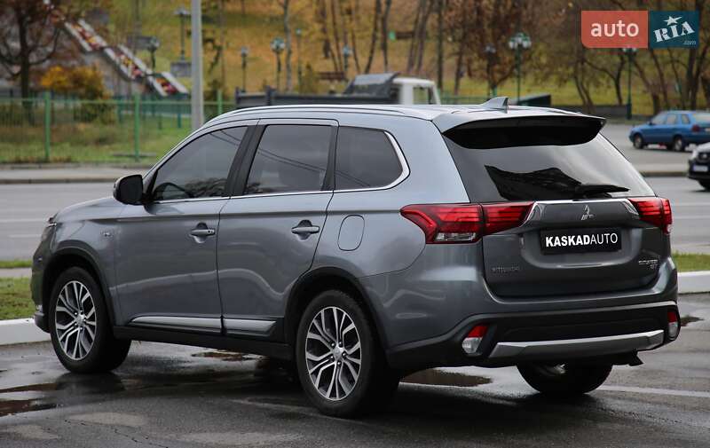 Позашляховик / Кросовер Mitsubishi Outlander 2017 в Харкові