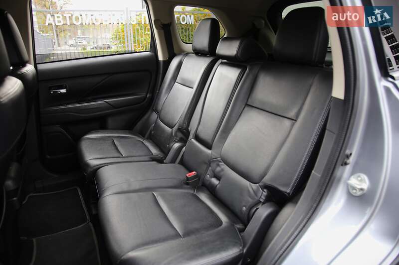 Позашляховик / Кросовер Mitsubishi Outlander 2017 в Харкові