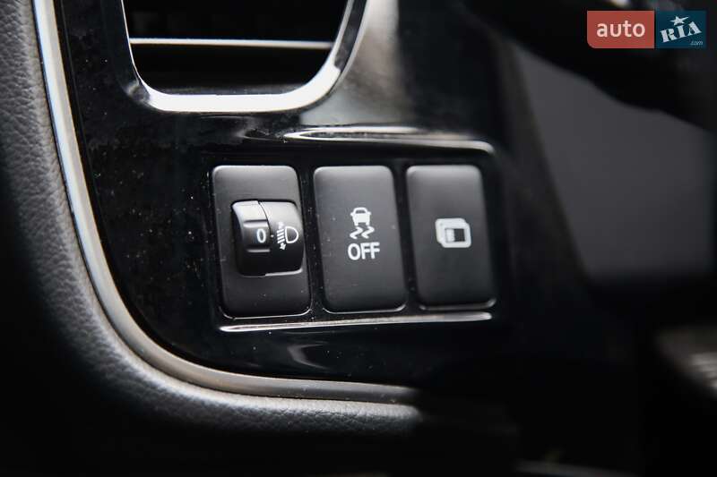 Позашляховик / Кросовер Mitsubishi Outlander 2017 в Харкові