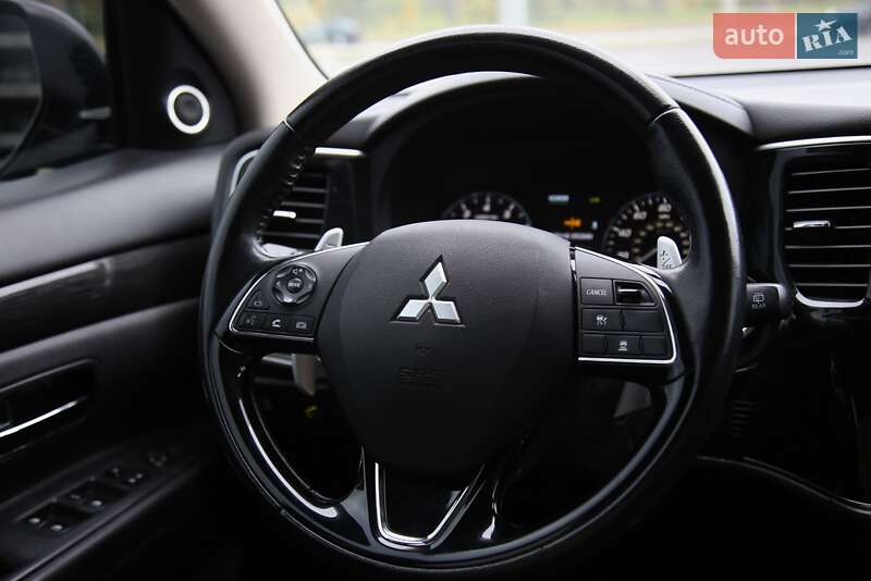 Позашляховик / Кросовер Mitsubishi Outlander 2017 в Харкові