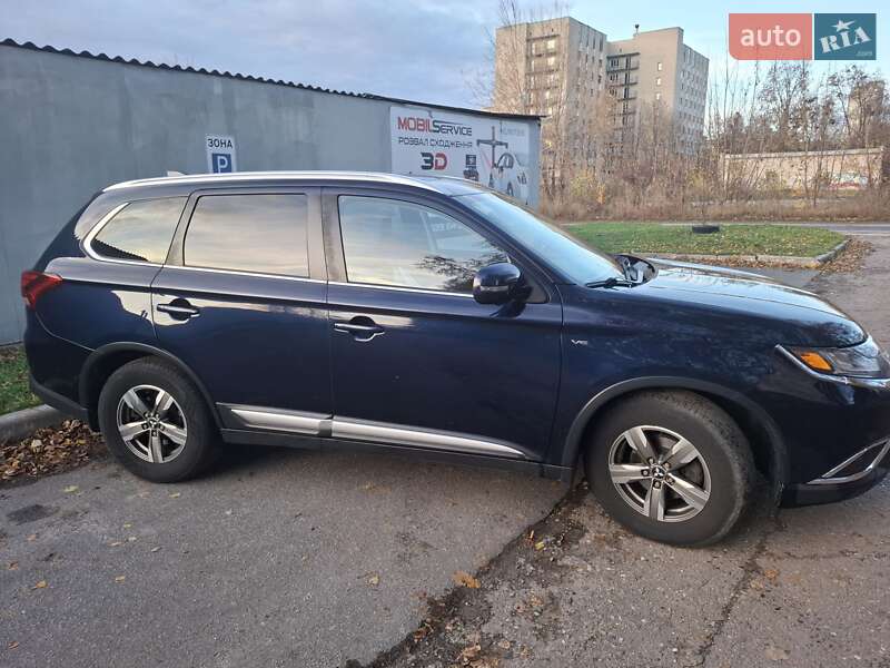 Внедорожник / Кроссовер Mitsubishi Outlander 2017 в Харькове