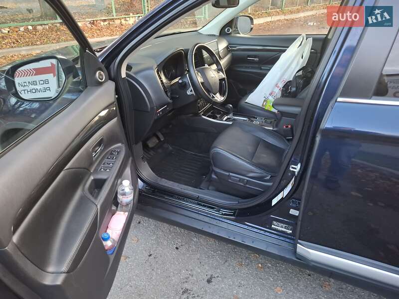 Внедорожник / Кроссовер Mitsubishi Outlander 2017 в Харькове