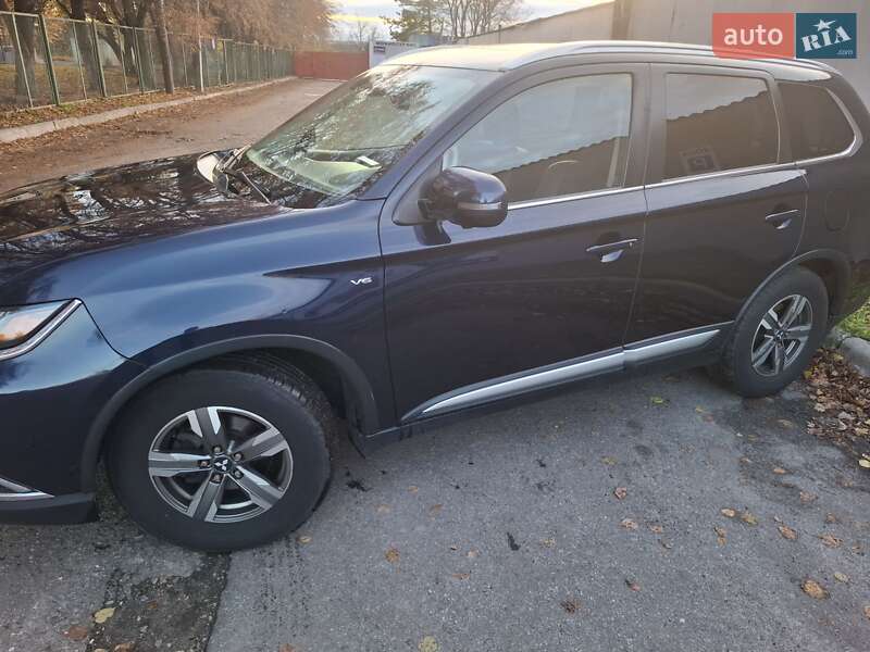 Внедорожник / Кроссовер Mitsubishi Outlander 2017 в Харькове