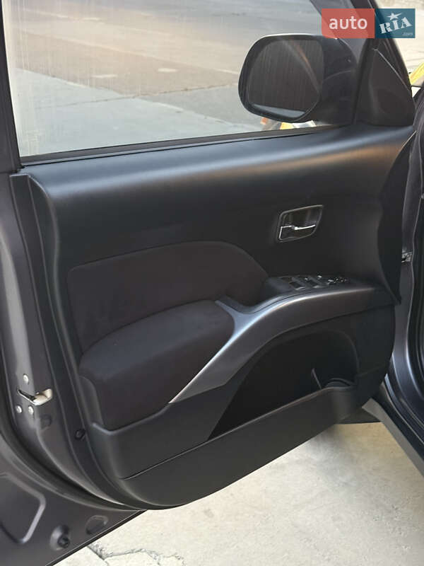 Внедорожник / Кроссовер Mitsubishi Outlander 2008 в Жидачове