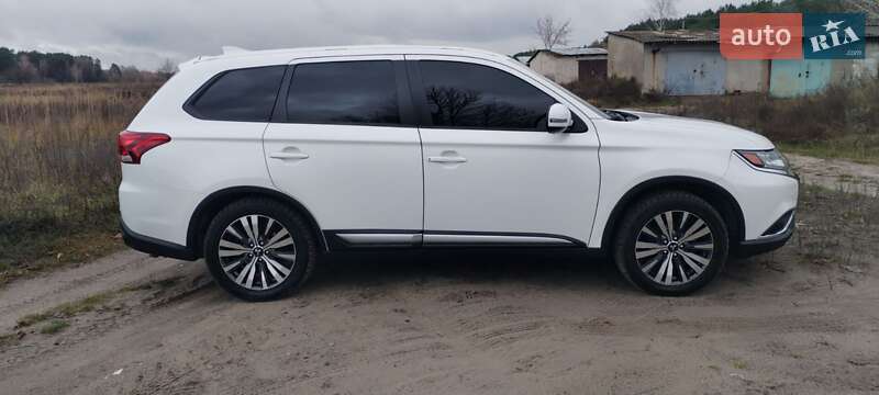 Внедорожник / Кроссовер Mitsubishi Outlander 2018 в Шостке фото 20 Внедорожник / Кроссовер Mitsubishi Outlander 2018 в Шостке