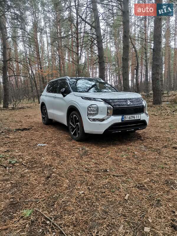 Позашляховик / Кросовер Mitsubishi Outlander 2023 в Полтаві фото 19 Позашляховик / Кросовер Mitsubishi Outlander 2023 в Полтаві