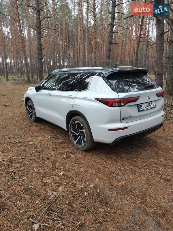 Позашляховик / Кросовер Mitsubishi Outlander 2023 в Полтаві фото 20 Позашляховик / Кросовер Mitsubishi Outlander 2023 в Полтаві