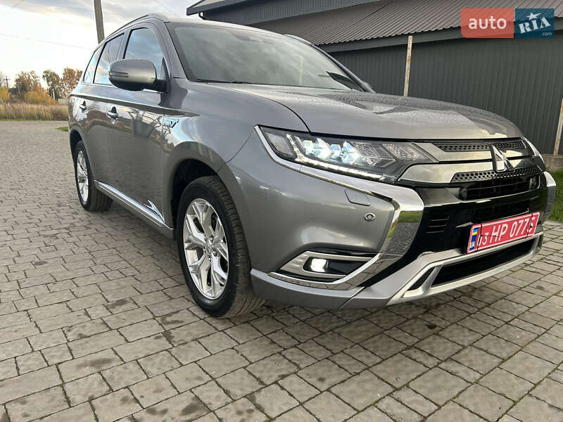 Внедорожник / Кроссовер Mitsubishi Outlander 2020 в Буске