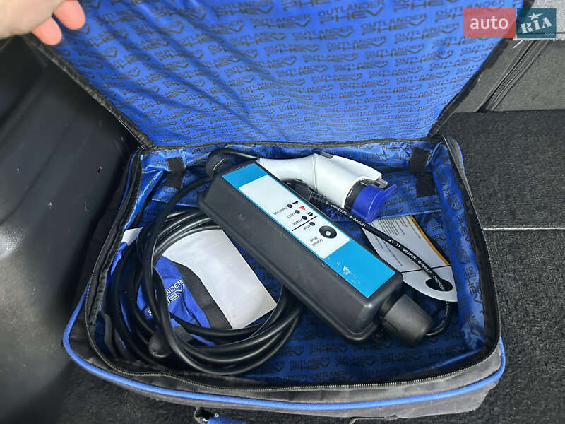 Внедорожник / Кроссовер Mitsubishi Outlander 2020 в Буске