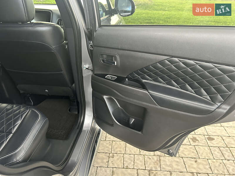 Внедорожник / Кроссовер Mitsubishi Outlander 2020 в Буске