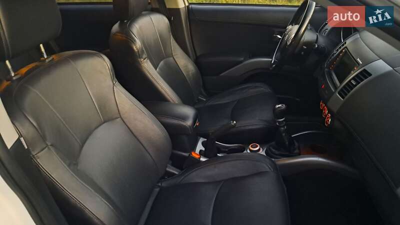 Внедорожник / Кроссовер Mitsubishi Outlander 2011 в Львове фото 26 Внедорожник / Кроссовер Mitsubishi Outlander 2011 в Львове