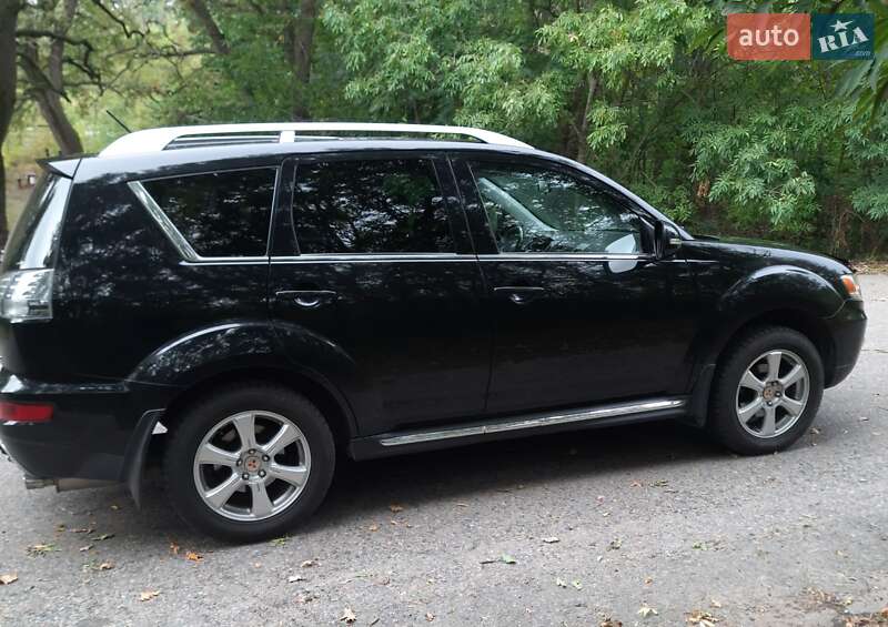 Позашляховик / Кросовер Mitsubishi Outlander 2009 в Новоархангельську