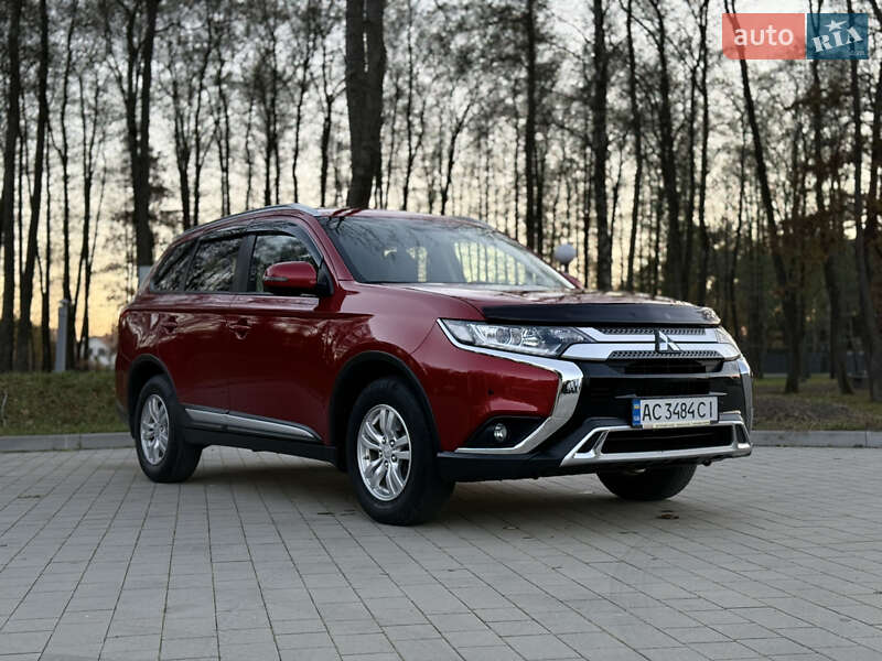 Внедорожник / Кроссовер Mitsubishi Outlander 2018 в Ковеле