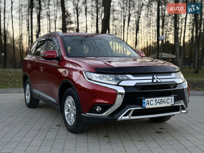 Внедорожник / Кроссовер Mitsubishi Outlander 2018 в Ковеле