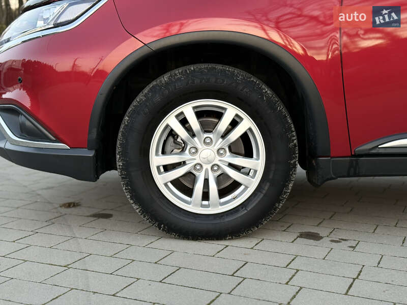 Внедорожник / Кроссовер Mitsubishi Outlander 2018 в Ковеле