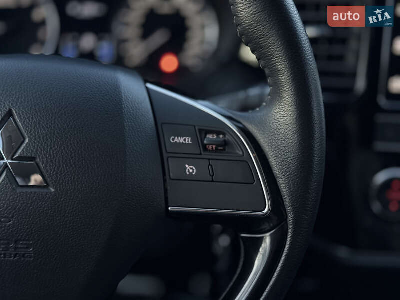 Внедорожник / Кроссовер Mitsubishi Outlander 2018 в Ковеле