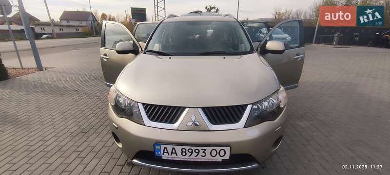 Внедорожник / Кроссовер Mitsubishi Outlander 2009 в Киеве