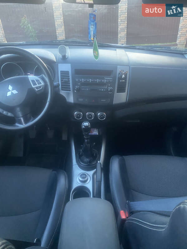 Внедорожник / Кроссовер Mitsubishi Outlander 2010 в Мостиске