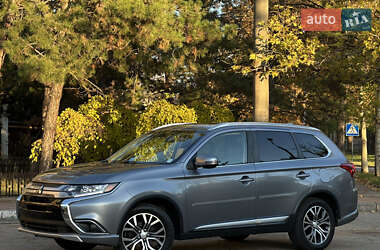 Внедорожник / Кроссовер Mitsubishi Outlander 2017 в Николаеве