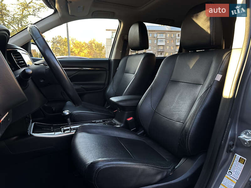 Внедорожник / Кроссовер Mitsubishi Outlander 2017 в Николаеве
