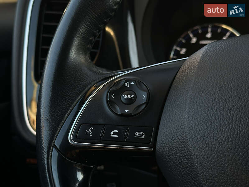 Внедорожник / Кроссовер Mitsubishi Outlander 2017 в Николаеве