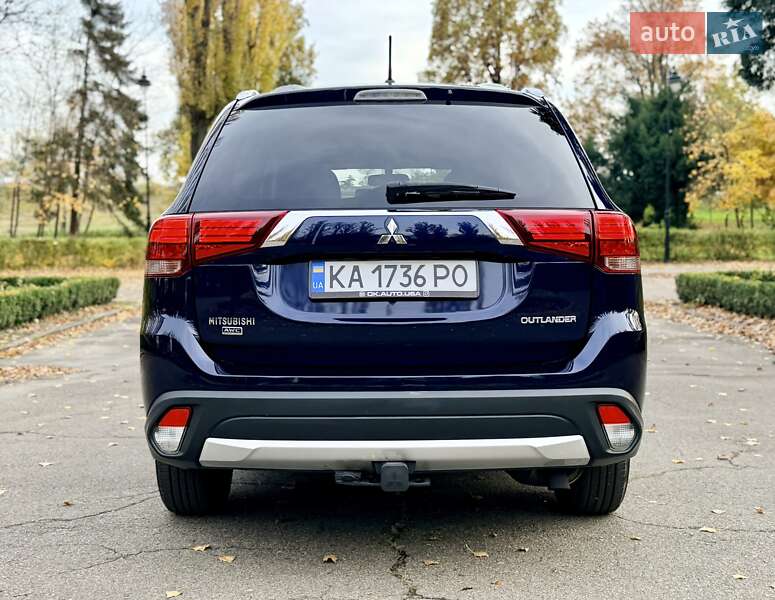 Внедорожник / Кроссовер Mitsubishi Outlander 2016 в Киеве