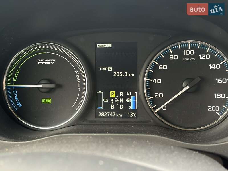 Позашляховик / Кросовер Mitsubishi Outlander 2013 в Звягелі