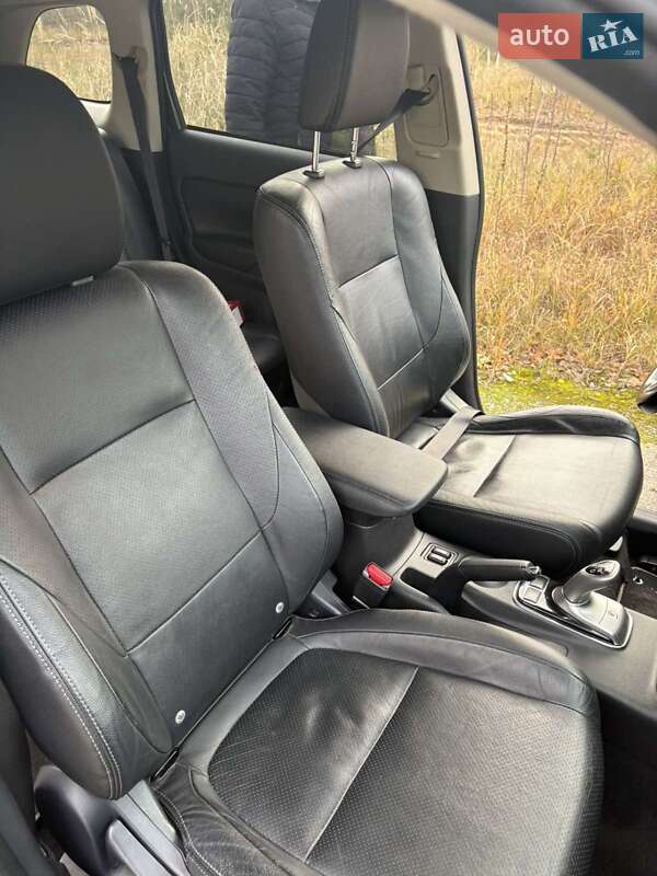 Позашляховик / Кросовер Mitsubishi Outlander 2013 в Звягелі