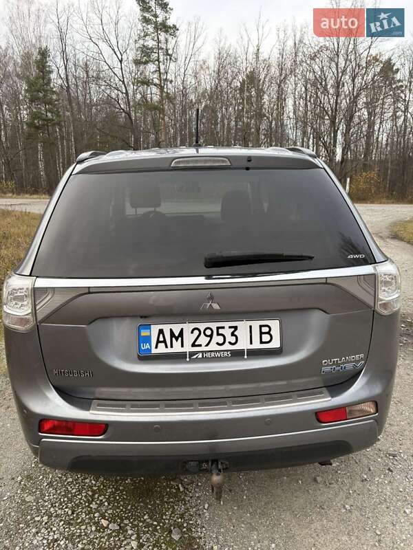 Позашляховик / Кросовер Mitsubishi Outlander 2013 в Звягелі
