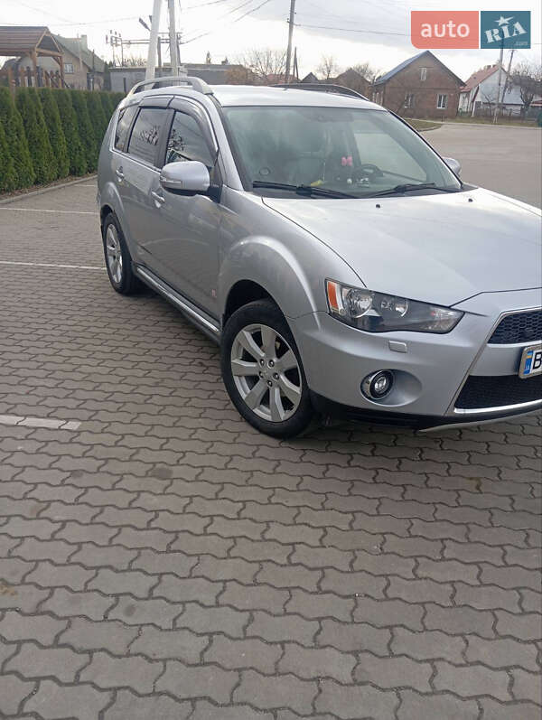 Позашляховик / Кросовер Mitsubishi Outlander 2011 в Мостиській