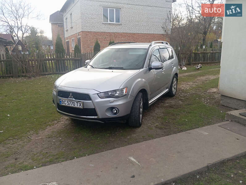 Позашляховик / Кросовер Mitsubishi Outlander 2011 в Мостиській