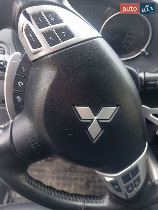 Позашляховик / Кросовер Mitsubishi Outlander 2011 в Мостиській