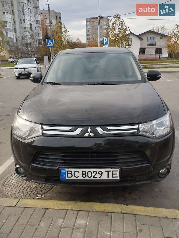 Позашляховик / Кросовер Mitsubishi Outlander 2013 в Львові