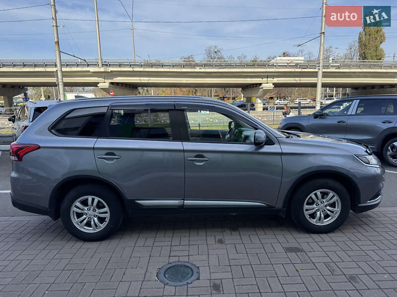 Внедорожник / Кроссовер Mitsubishi Outlander 2018 в Киеве