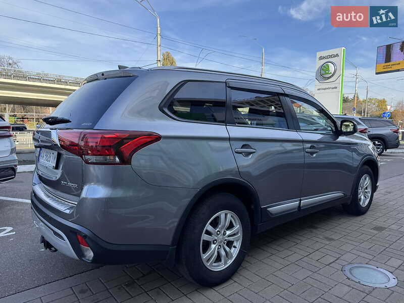 Внедорожник / Кроссовер Mitsubishi Outlander 2018 в Киеве