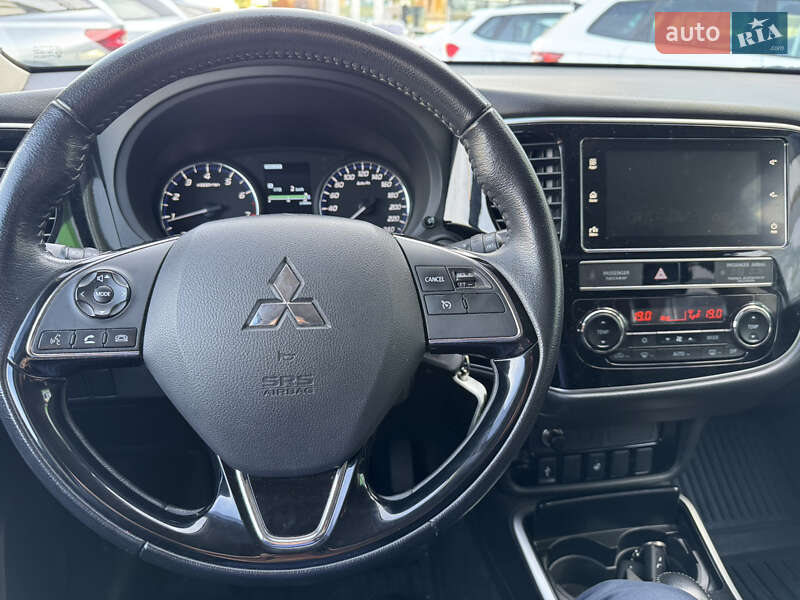 Внедорожник / Кроссовер Mitsubishi Outlander 2018 в Киеве