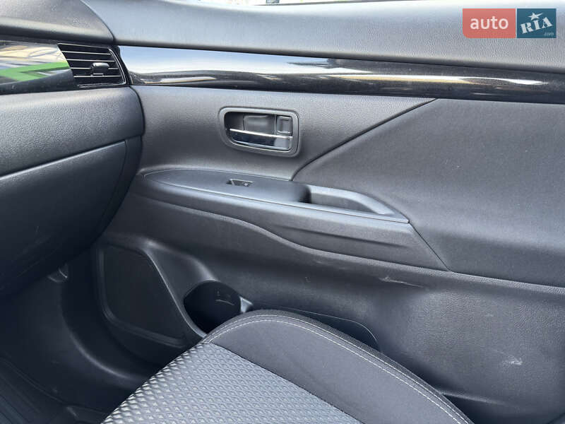 Внедорожник / Кроссовер Mitsubishi Outlander 2018 в Киеве