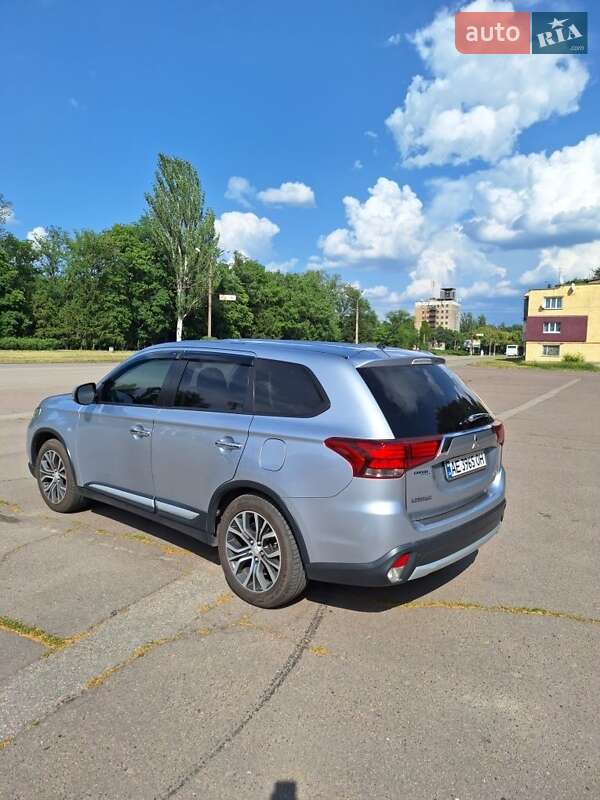 Внедорожник / Кроссовер Mitsubishi Outlander 2015 в Кривом Роге