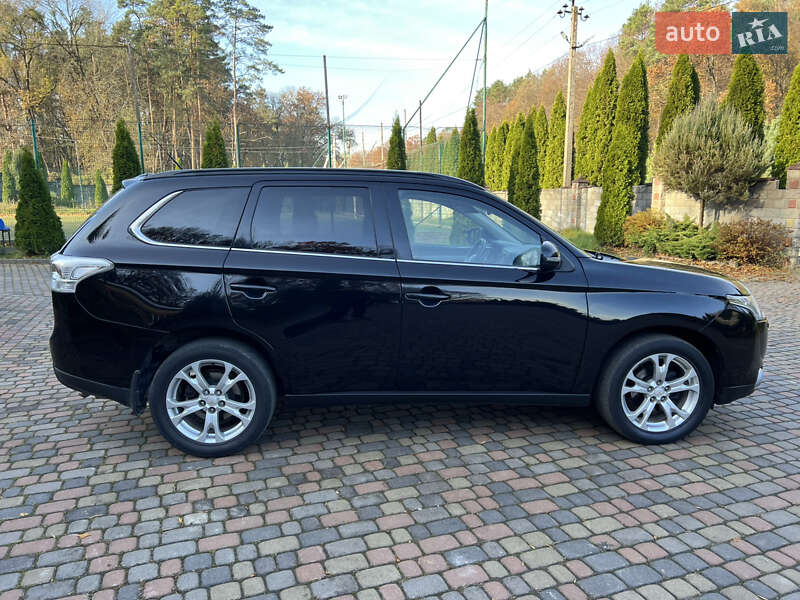 Внедорожник / Кроссовер Mitsubishi Outlander 2013 в Ровно