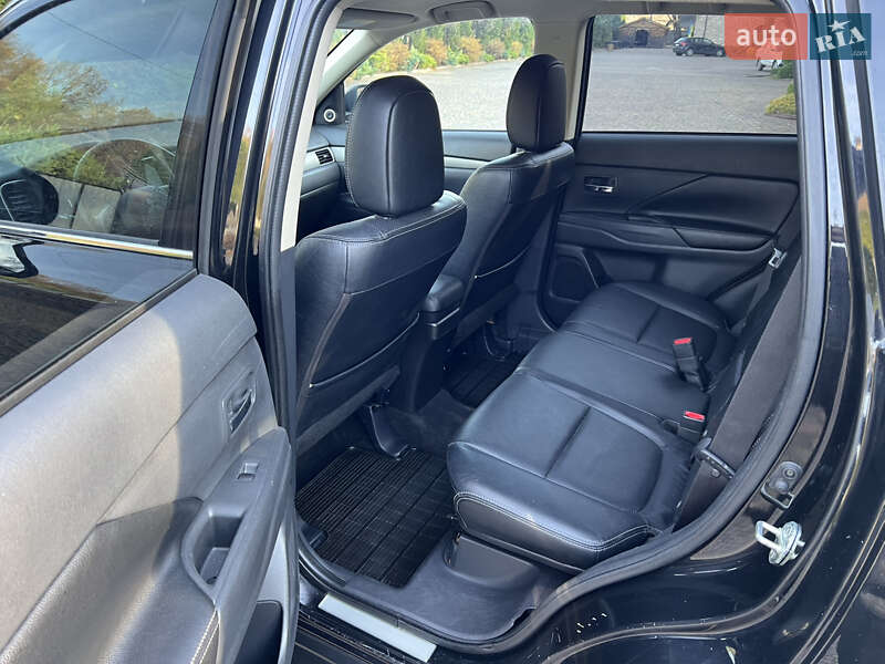 Внедорожник / Кроссовер Mitsubishi Outlander 2013 в Ровно