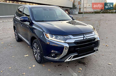 Внедорожник / Кроссовер Mitsubishi Outlander 2018 в Киеве